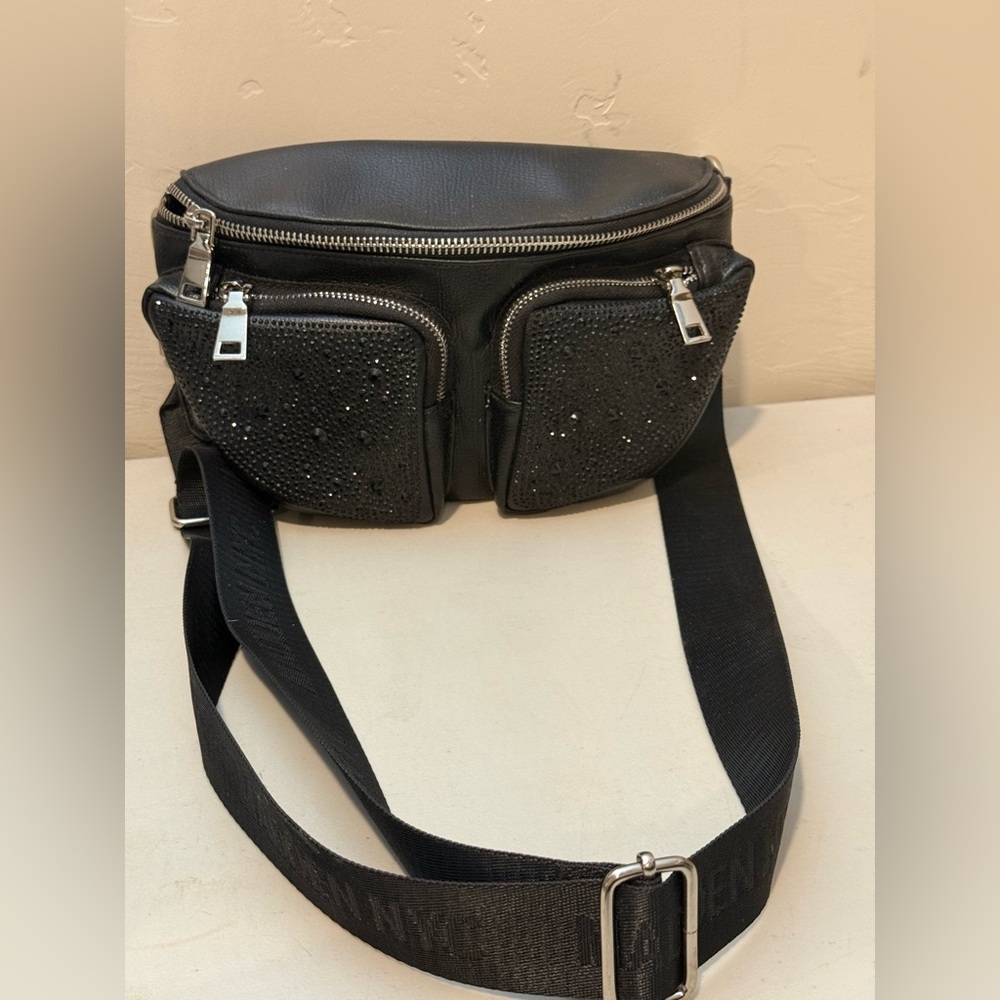 Madden NYC Womens Embellished Multi Pocket Fannypack Crossbody